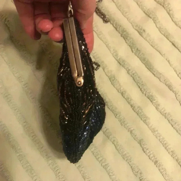 Vintage beaded bag with long chain strap. - Picture 6 of 9